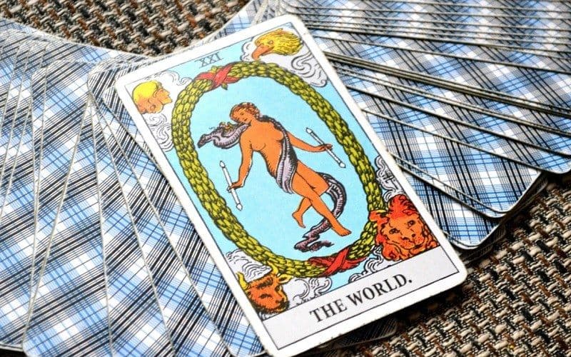 Lá The World Tarot là gì